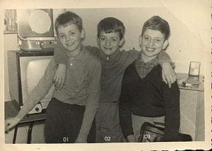 AVEC BERNARD DELUOL LE FILS DE  L ECOLE LAMORICIERE FILLES